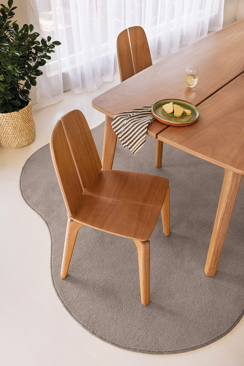 Bawa Dining Table